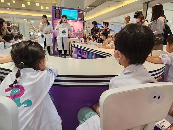 體驗｜大膽玩、放手做「UNIQUE 史萊姆實驗室」台南南紡店