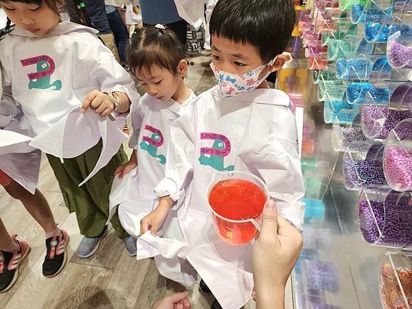 體驗｜大膽玩、放手做「UNIQUE 史萊姆實驗室」台南南紡店
