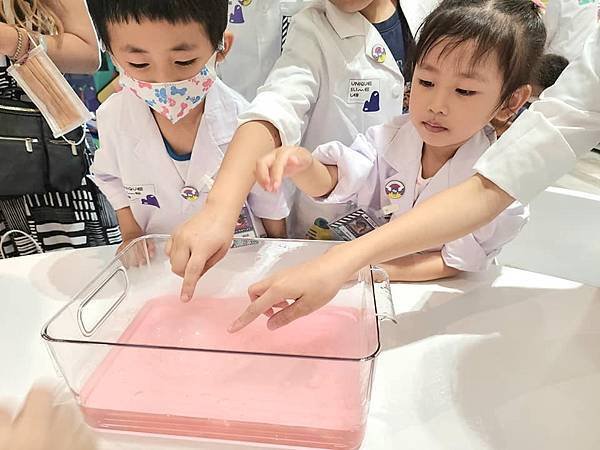 體驗｜大膽玩、放手做「UNIQUE 史萊姆實驗室」台南南紡店