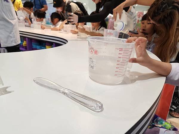 體驗｜大膽玩、放手做「UNIQUE 史萊姆實驗室」台南南紡店