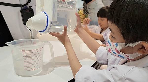體驗｜大膽玩、放手做「UNIQUE 史萊姆實驗室」台南南紡店