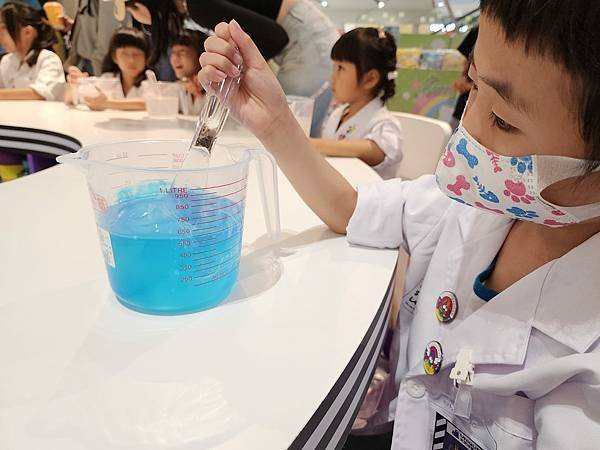 體驗｜大膽玩、放手做「UNIQUE 史萊姆實驗室」台南南紡店