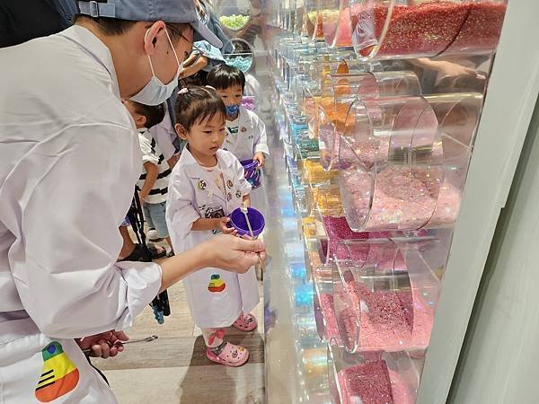 體驗｜大膽玩、放手做「UNIQUE 史萊姆實驗室」台南南紡店