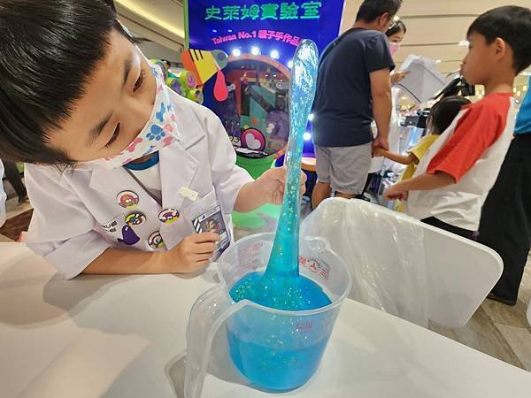 體驗｜大膽玩、放手做「UNIQUE 史萊姆實驗室」台南南紡店