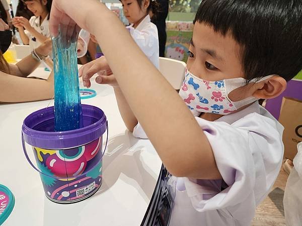 體驗｜大膽玩、放手做「UNIQUE 史萊姆實驗室」台南南紡店