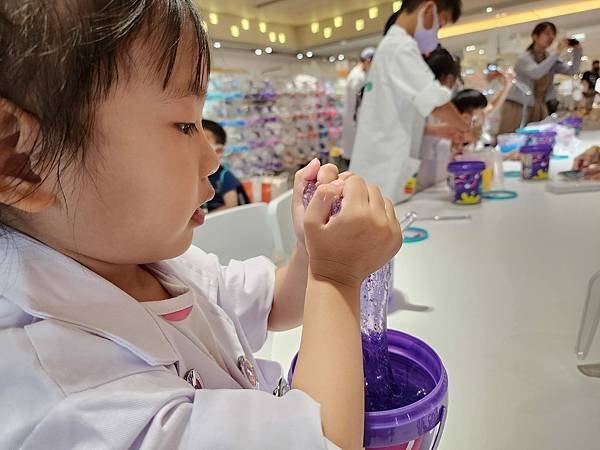 體驗｜大膽玩、放手做「UNIQUE 史萊姆實驗室」台南南紡店