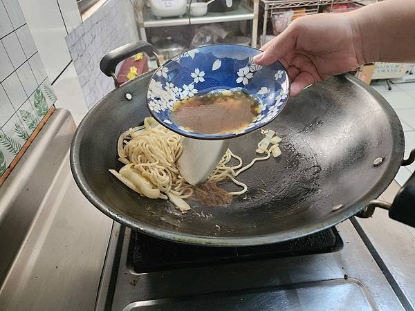 體驗｜五星等級牛肉麵冷凍調理包【異塵食品】豪華牛肉麵開箱／牛