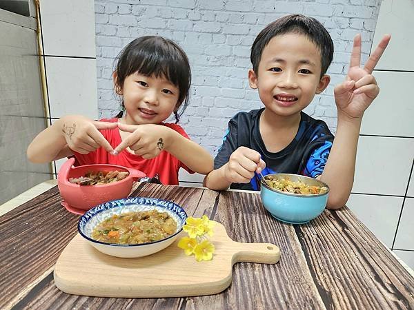 體驗｜五星等級牛肉麵冷凍調理包【異塵食品】豪華牛肉麵開箱／牛