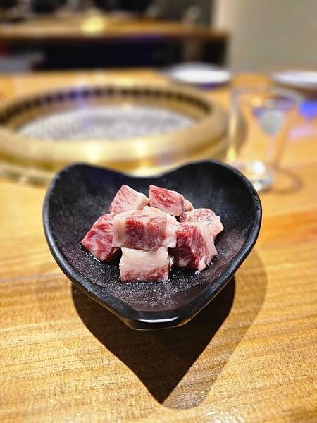 「和岩炭火燒肉串酒館」新竹燒肉推薦，口感美味、環境舒適的宵夜