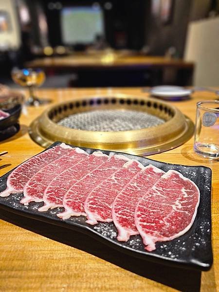 「和岩炭火燒肉串酒館」新竹燒肉推薦，口感美味、環境舒適的宵夜