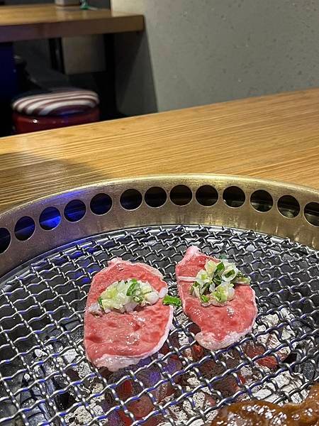 「和岩炭火燒肉串酒館」新竹燒肉推薦，口感美味、環境舒適的宵夜