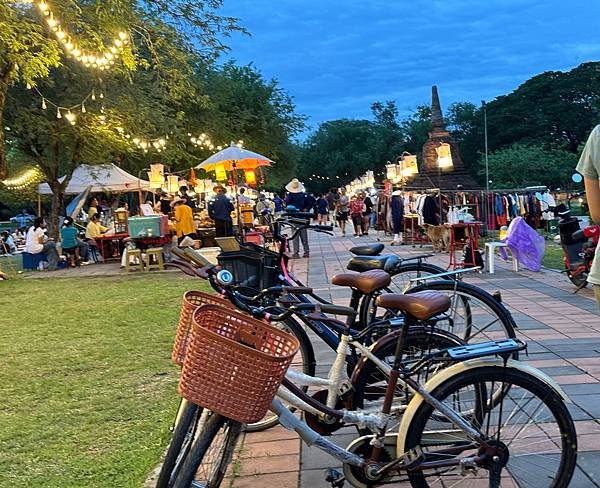 [素可泰]素可泰歷史公園夜市和金塘寺旁夜市