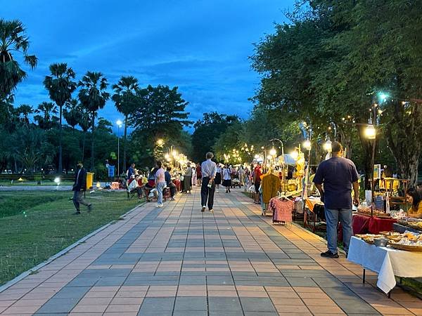 [素可泰]素可泰歷史公園夜市和金塘寺旁夜市