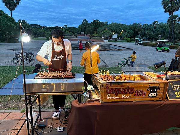 [素可泰]素可泰歷史公園夜市和金塘寺旁夜市