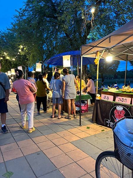 [素可泰]素可泰歷史公園夜市和金塘寺旁夜市