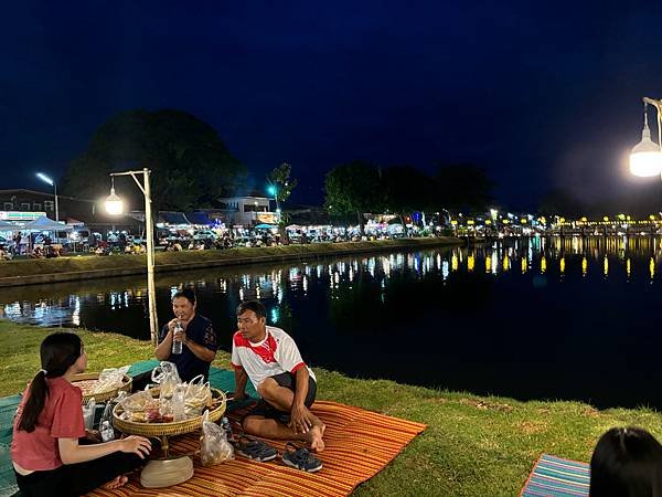 [素可泰]素可泰歷史公園夜市和金塘寺旁夜市