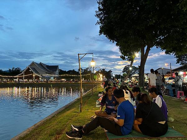 [素可泰]素可泰歷史公園夜市和金塘寺旁夜市