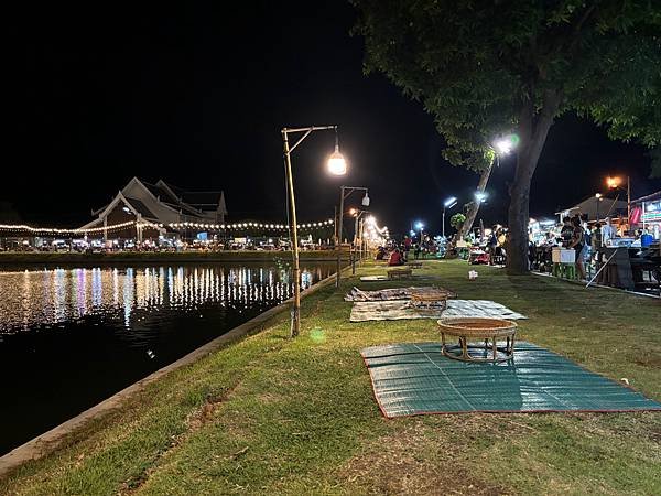 [素可泰]素可泰歷史公園夜市和金塘寺旁夜市