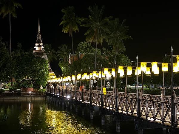 [素可泰]素可泰歷史公園夜市和金塘寺旁夜市