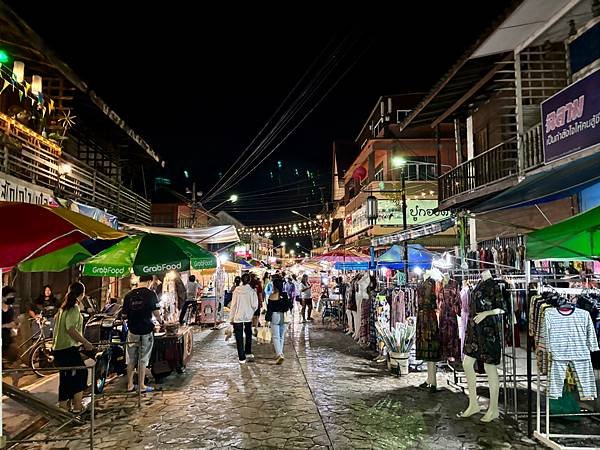 [南邦]Kad Kongta百年老街、彩繪牆與假日夜市