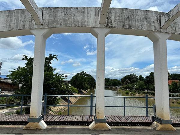 [南邦]單車漫遊白橋、路易斯之家、玉佛寺