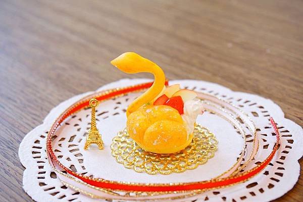 6-swan cream puff 天鵝泡芙.JPG