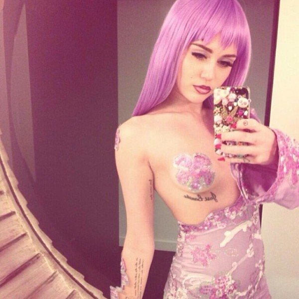 Celebrity-Halloween-Costumes-2013-Miley-Cyrus-600x600