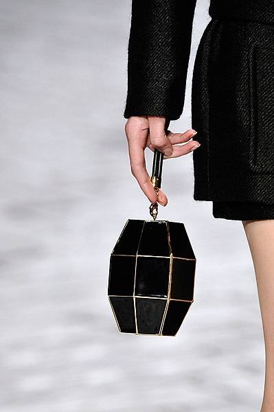 Viktor-and-Rolf-Flowerbombette-Clutch-2