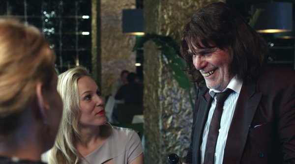 《顛父人生》（Toni Erdmann），確定獲選為今年「國際影評人費比西獎」的年度最佳影片(左為男主角)