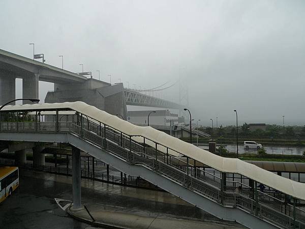 霧鎖明石大橋
