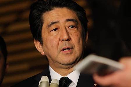 日本首相安倍晉三就人質危機發表談話。法新社