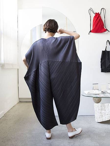 mirrorjumpsuit_11.jpg