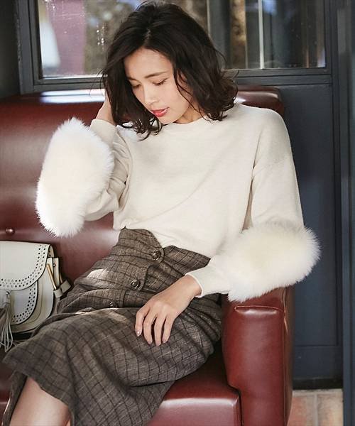 Fur sleeve knit pull over-1.jpg