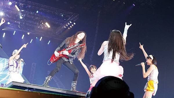 Marty Friedman live at Saitama Super Arena with Momoiro Clover Z, December 2012. Kinya Takano