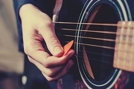 Guitar-Pic-iStock2