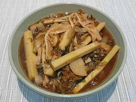 梅干菜煮桂竹筍