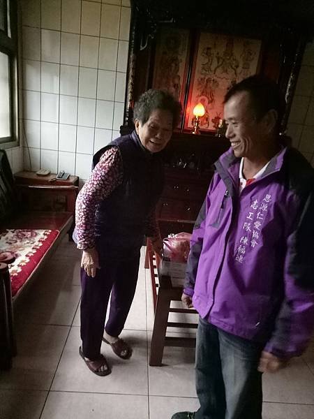 129送物資_181209_0004.jpg