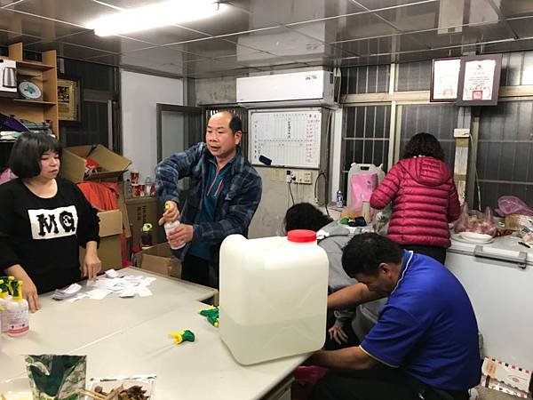 志工重新分組，分裝水神送獨老_200224_0024.jpg