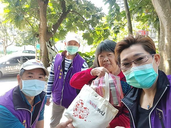 2021016 頭城 礁溪 壯圍 等送福袋暨物資~理事長VS隊長VS第一組組長_210206_12.jpg