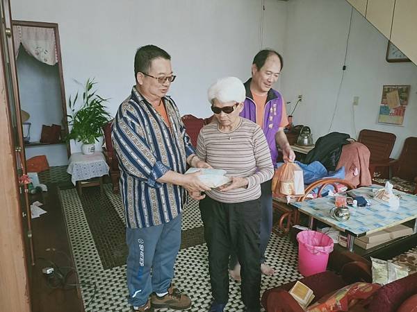 頭城B組，礁溪一組，送物資口罩。_210329_9.jpg
