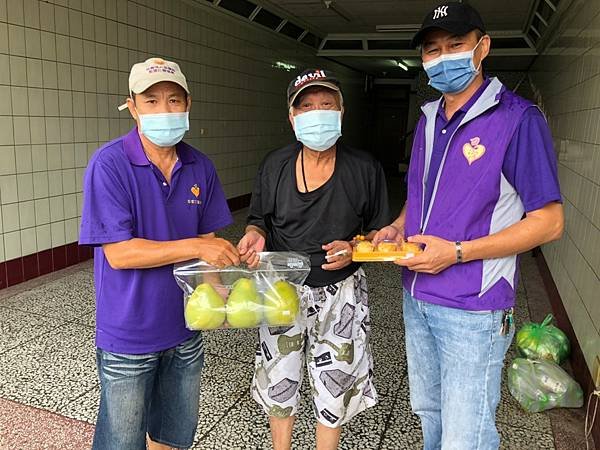 LINE_ALBUM_中秋佳節送柚子.月餅。頭城D組.B組.A～2壯圍一組._220904_39.jpg