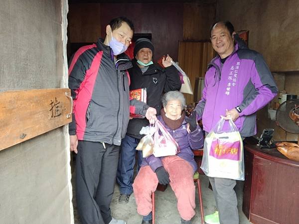 LINE_ALBUM_20231209組長訪視物資12月份_231223_9.jpg