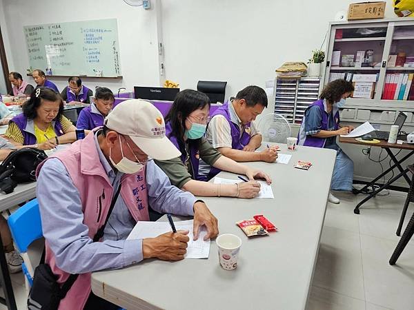 LINE_ALBUM_1130421自信提升與自我探索，樂齡生涯規劃_240421_7.jpg