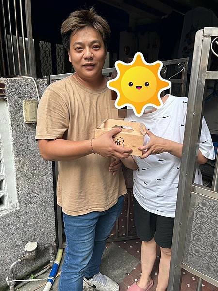 LINE_ALBUM_1130510礁溪中聖宮捐贈西點餐盒及蛋糕_240513_5.jpg