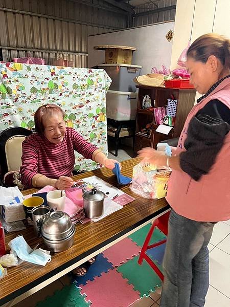 LINE_ALBUM_1142月志工組訪視送物資_250216_24.jpg