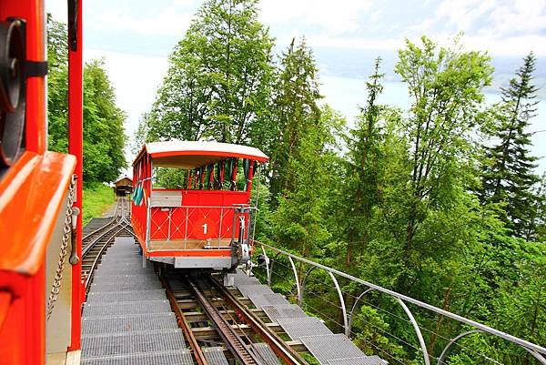 Historic Grandhotel Giessbach的登山電車
