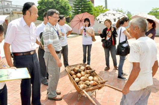 20100914-低碳示範社區環署抵東坑評比