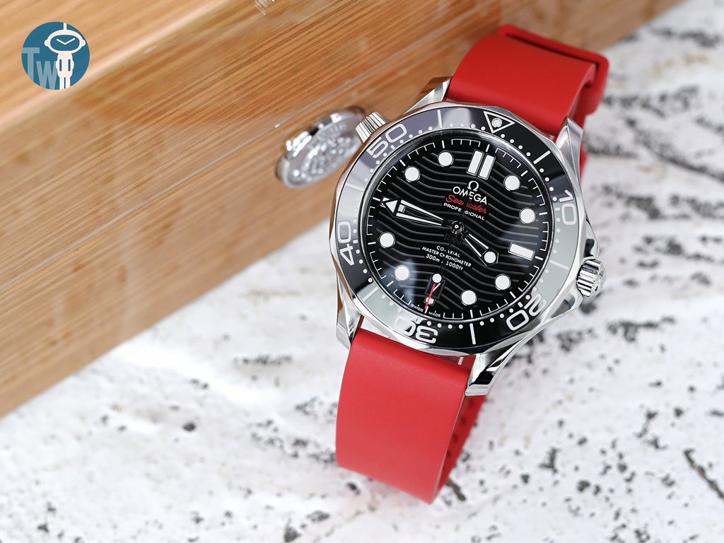 strapcode-watch-bands-W_FKM01L-20A18BIW01_Omega-Seamaster-300m-21030.jpg