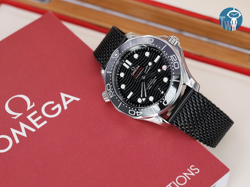 strapcode-watch-bands-W_MB2016FYBBK046_Omega-Seamaster-300m-21030-1.jpg