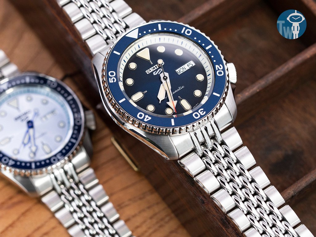 strapcode-watch-bands-W_SS221820BPS123_grp-Seiko-5-Sports-SRPD71K2-Blue.jpg